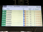 Enuig i angoixa entre els usuaris de Girona per la manca d’informació en el servei d’autobús que substitueix el tren