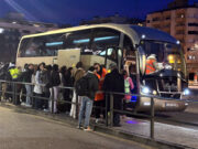 Enuig i angoixa entre els usuaris de Girona per la manca d’informació en el servei d’autobús que substitueix el tren
