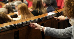 El Parlament insta el Govern a implementar “urgentment” l’atenció continuada davant els ictus