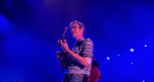 La Ludwig Band fa vibrar la Mirona de Salt amb la presentació del seu ‘Pel barri es comenta’ en l’arrencada de l’Strenes