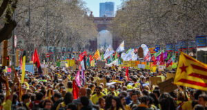 Els docents es manifesten a Barcelona per exigir al Govern que torni a negociar i millori l’acord amb CCOO i UGT