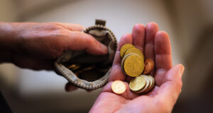 Patronals i sindicats alerten del risc d’un “augment significatiu” de l’IPC si continua la guerra a l’Orient Mitjà