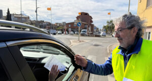 Veïns del Baix Ter protesten en tres punts per reclamar millores a les carreteres coincidint amb la Processó de Verges