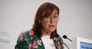 El Govern replica als Comuns i insisteix que les altes mèdiques obeeixen a criteris “exclusivament” mèdics