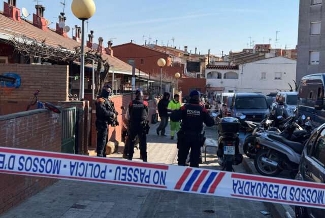 Agents de la policia actuant al barri de Sant Joan