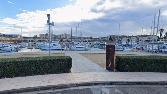 Imatge d'un canal a l'avinguda Port Canigó (Roses)