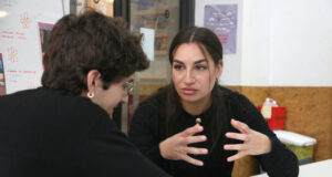 L’atenció a la salut mental juvenil creix un 59% des de la implementació del servei EstarB a Barcelona fa 5 mesos