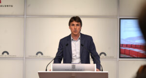 Junts avisa el Govern que incentivar les altes mèdiques “és pervertir el sistema” i demana “millor gestió i inversió”