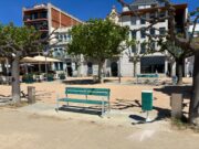 Roses implanta mobles urbans a la plaça Catalunya fets amb xarxes de pesca reciclades
