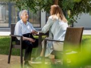 Les persones grans guanyen visibilitat en el debat sobre drets i atenció centrada en la persona