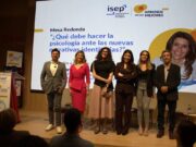 Psicòlegs alerten de l’impacte digital en la identitat dels adolescents