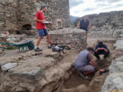 L’excavació al claustre del Monestir de Sant Maria revela noves estructures antigues